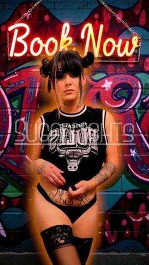 Lexy Rose Phoenix. Petite tattooed companion in Bulls jersey.